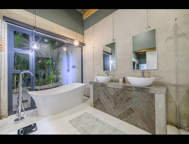 4 BEDROOM HOUSE FOR SALE IN SHEFFIELD BEACH